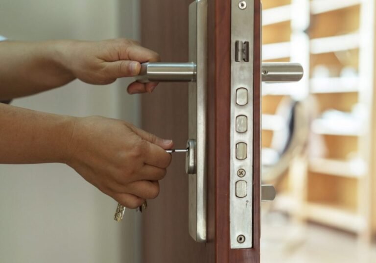 Sécurisez Votre Domicile avec une Serrure Multipoints : Faites Confiance à LM Fermetures à Rueil-Malmaison